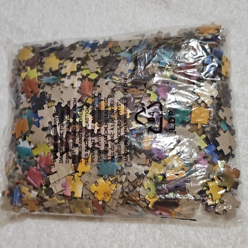 Cardinal 1000 Piece Puzzle Sewing Buttons 14" x 22" - Picture 4 of 13